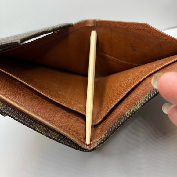 GUC Louis Vuitton Double-Sided Snap Wallet - Picture 9 of 10